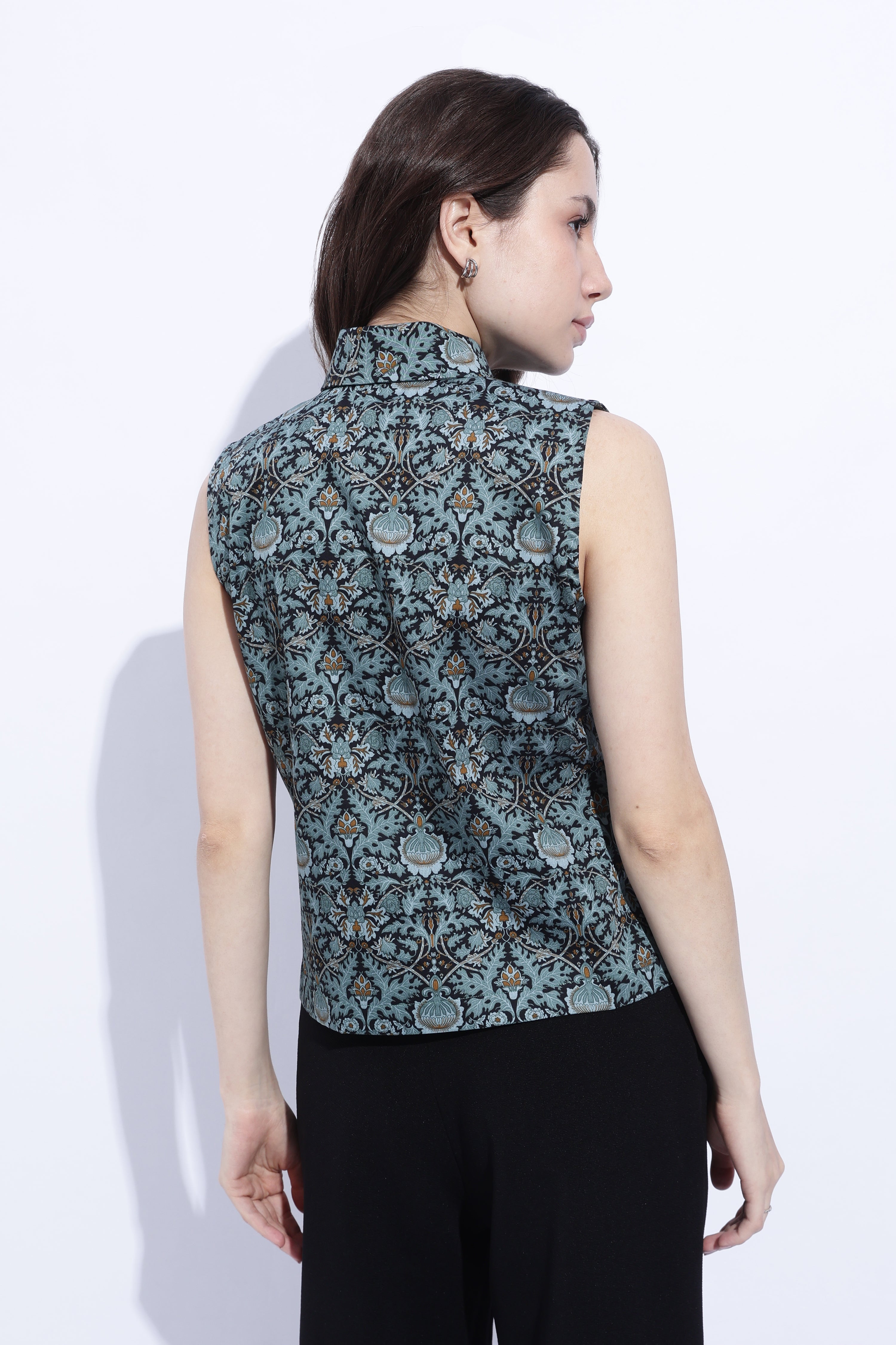 Jade Printed Sleeveless Shirt Collar Top
