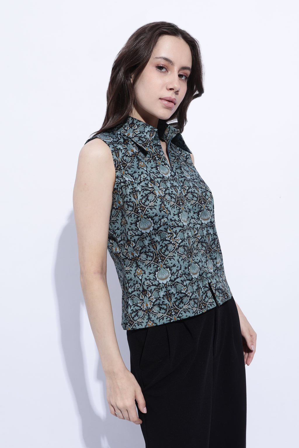 Jade Printed Sleeveless Shirt Collar Top