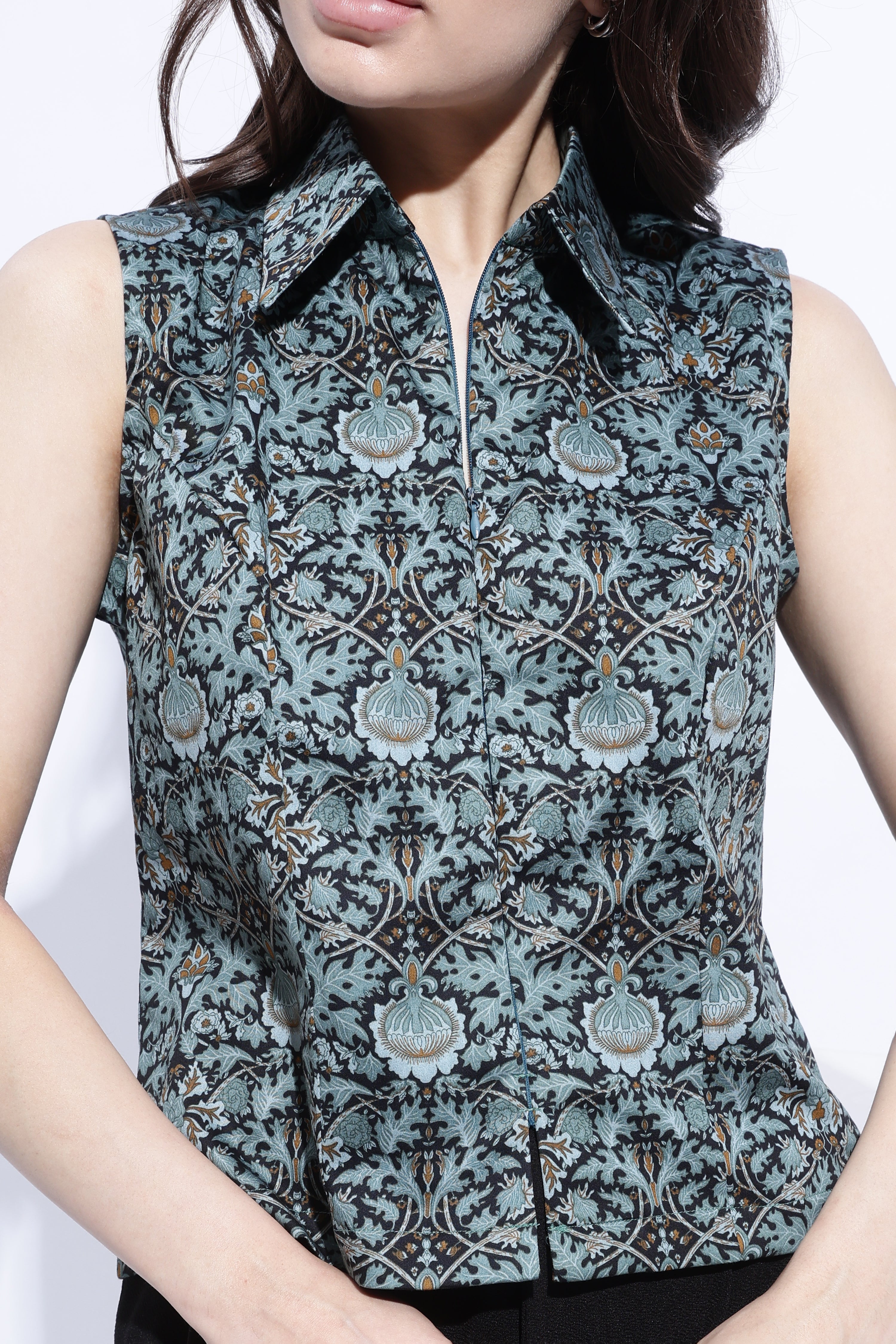 Jade Printed Sleeveless Shirt Collar Top