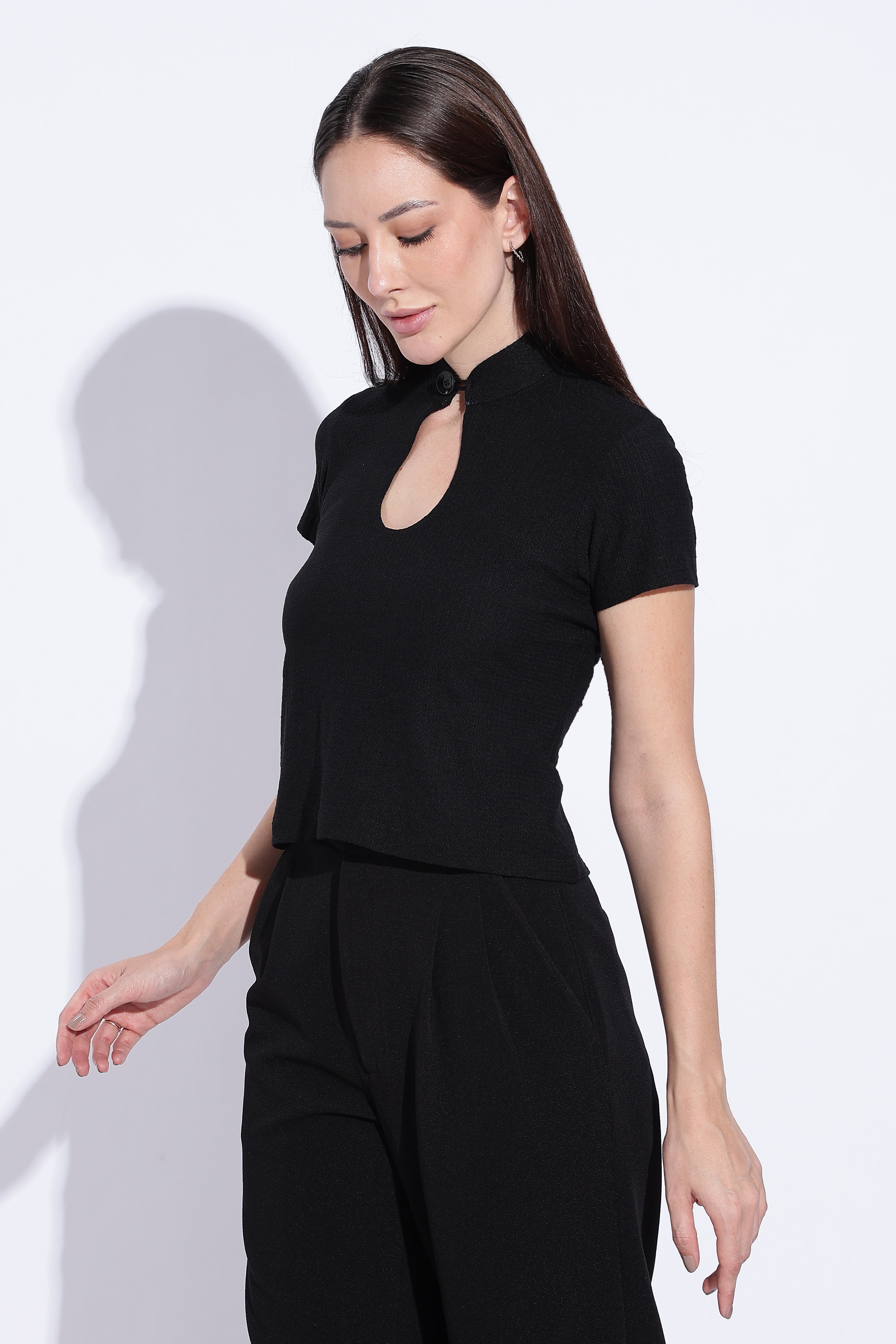 Noir Keyhole Mandarin Top