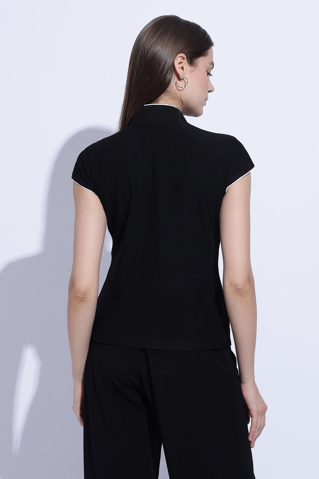 Noir Contrast Keyhole Top